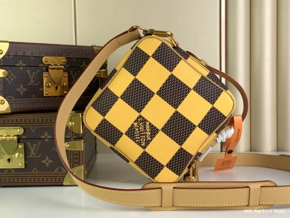 Aaa replica ru LOUIS VUITTON Chess Messenger-24*24*8CM 0715